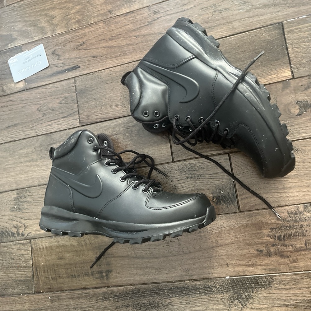 Nike Men's All-Black Rugged Boots